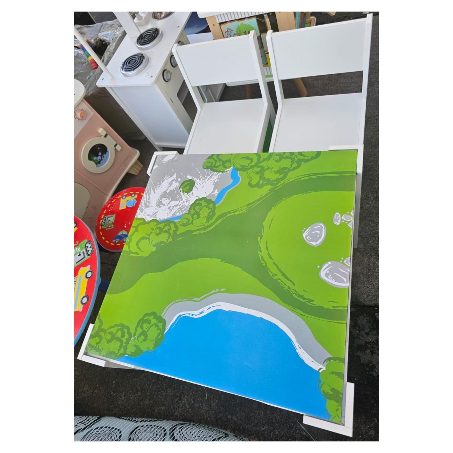 Mesa de Actividad Reversible + 2 Sillas para Niños