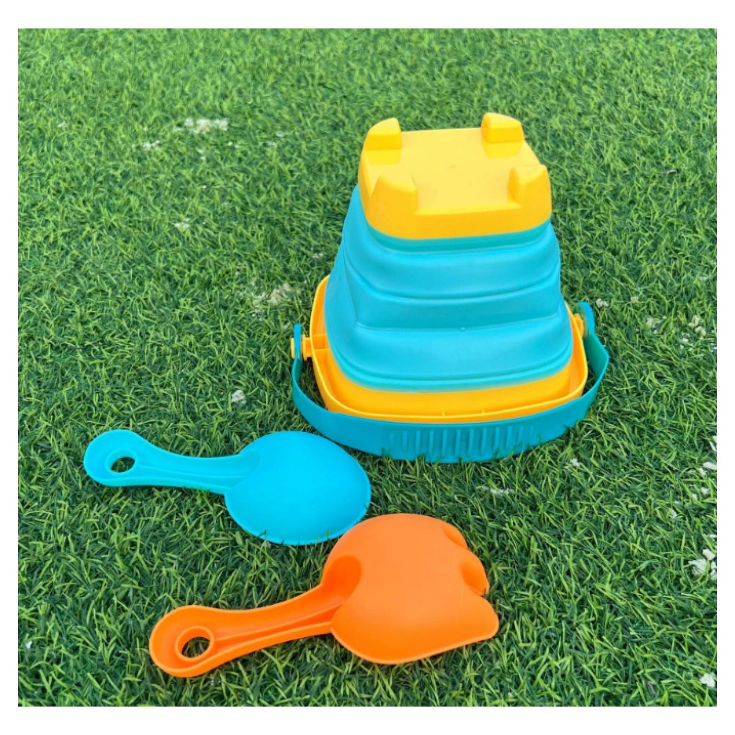 Juguete Set De Playa Con Baldes Plegables Y Moldes