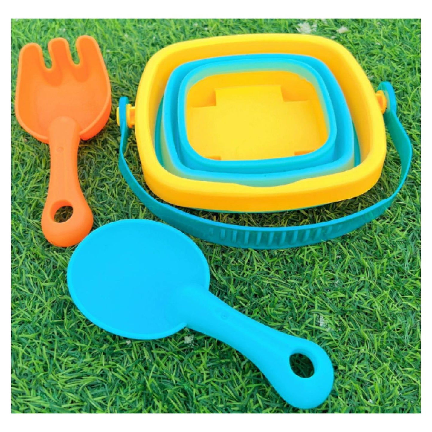 Juguete Set De Playa Con Baldes Plegables Y Moldes